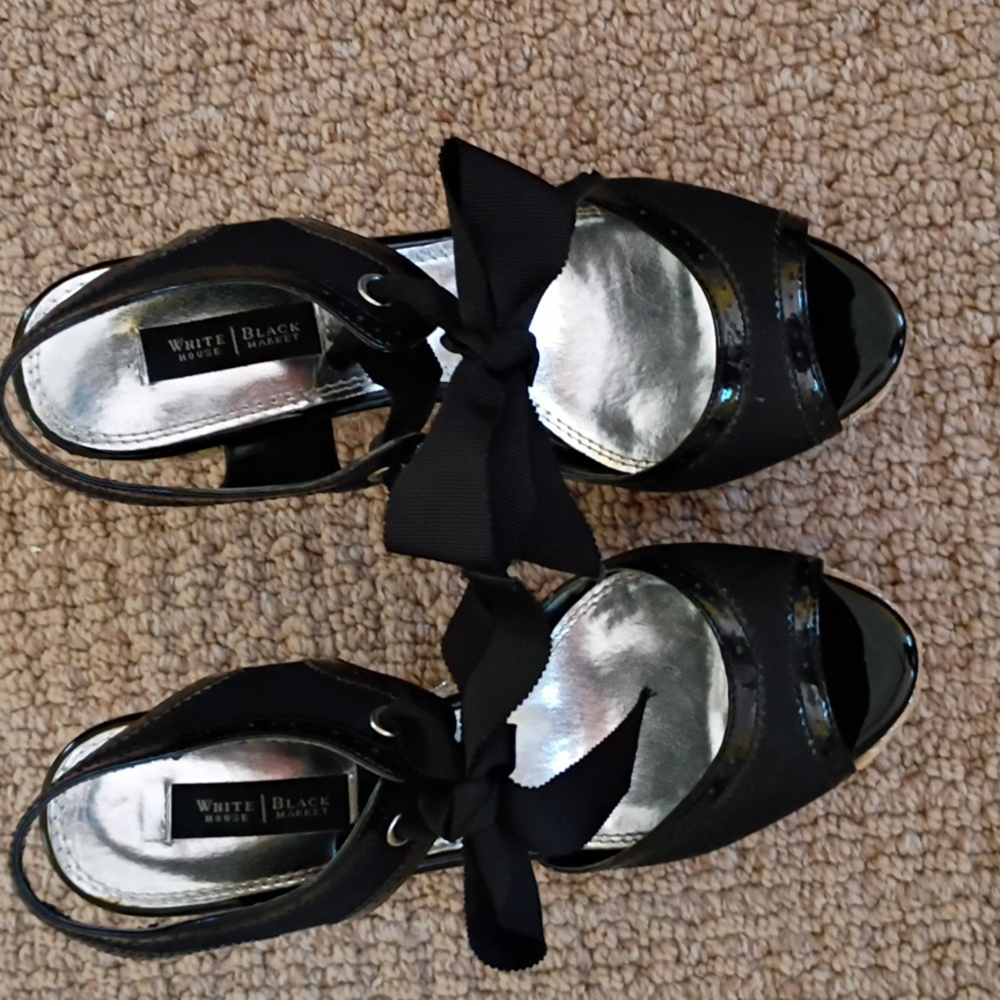 White House black market Peep toe wedges, size 7